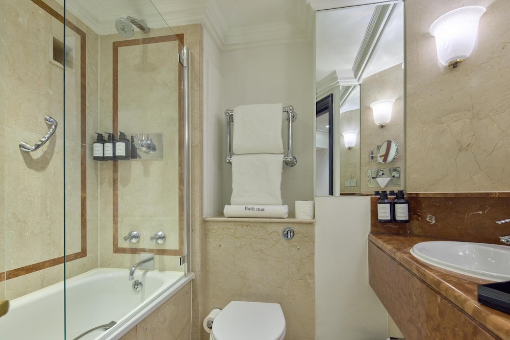 Habitación estándar del hotel Radisson Blu , London Leicester Square. Foto 9