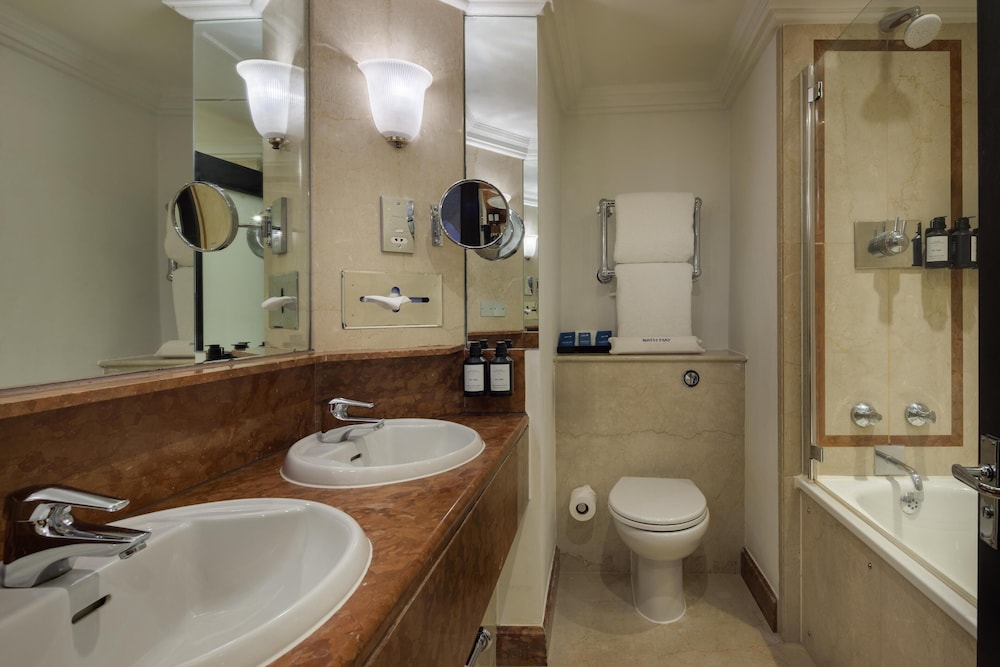 Habitación Premium (Square View) del hotel Radisson Blu , London Leicester Square. Foto 11