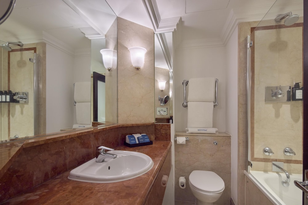 Habitación Premium (Square View) del hotel Radisson Blu , London Leicester Square. Foto 12