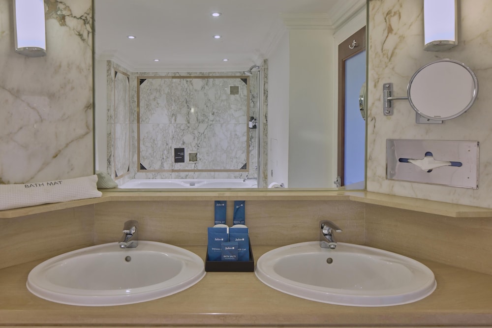 Suite, 1 habitación (View of the Square) del hotel Radisson Blu , London Leicester Square. Foto 12