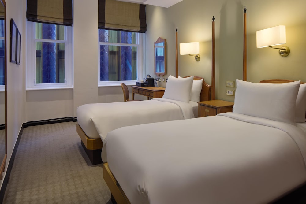 Habitación superior con 2 camas individuales del hotel Radisson Blu , London Leicester Square