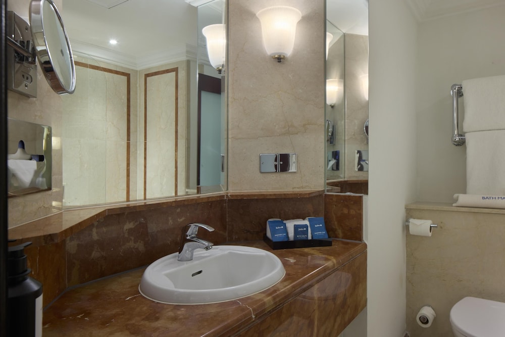 Habitación superior con 2 camas individuales del hotel Radisson Blu , London Leicester Square. Foto 3