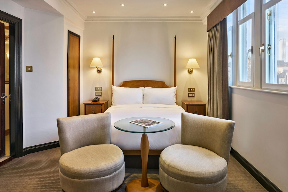 Habitación doble superior del hotel Radisson Blu , London Leicester Square. Foto 2