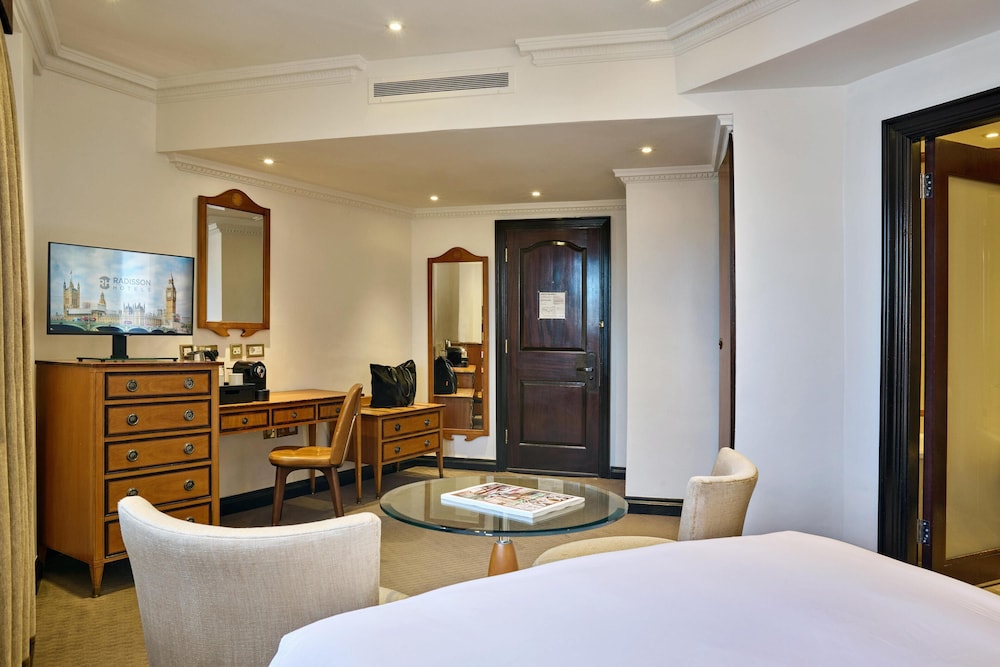Habitación doble superior del hotel Radisson Blu , London Leicester Square. Foto 3