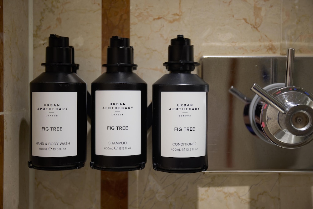 Habitación superior con 2 camas individuales del hotel Radisson Blu , London Leicester Square. Foto 4