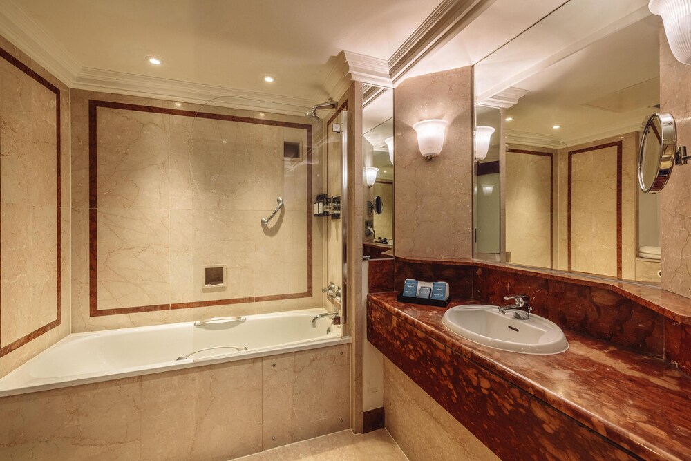Habitación Premium (Square View) del hotel Radisson Blu , London Leicester Square. Foto 19
