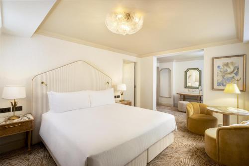 Waldorf Executive King Room del hotel The Waldorf Hilton, London. Foto 3