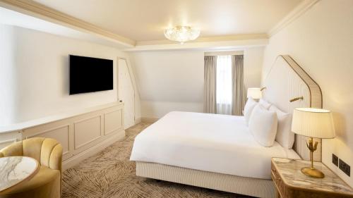 Waldorf Executive King Room del hotel The Waldorf Hilton, London. Foto 5