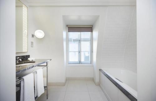 Habitación Twin (2 camas individuales) del hotel The Waldorf Hilton, London