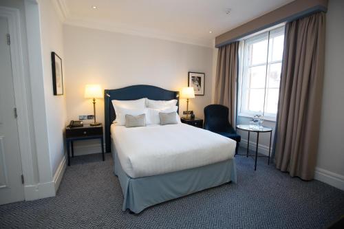 Habitación Deluxe Queen del hotel The Waldorf Hilton, London. Foto 2