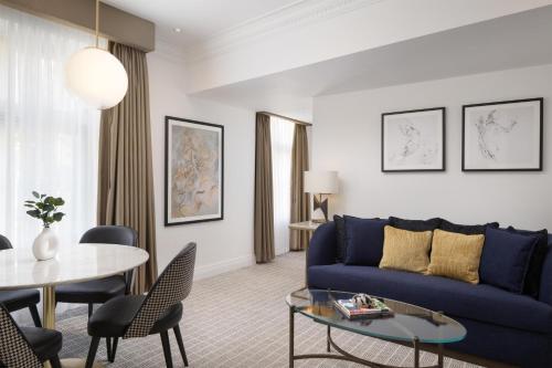 Suite King con acceso al salón del hotel The Waldorf Hilton, London