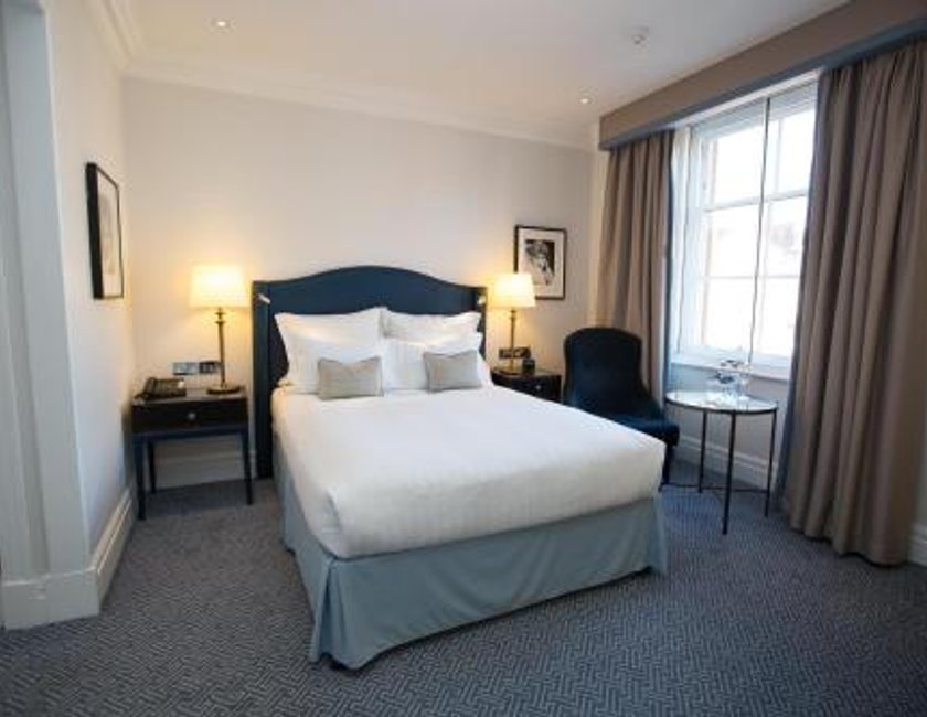 Habitación Deluxe Queen del hotel The Waldorf Hilton, London. Foto 2