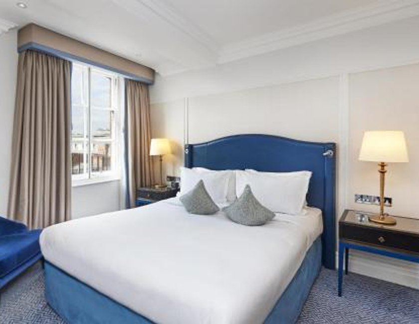 Suite Junior con cama King del hotel The Waldorf Hilton, London. Foto 2