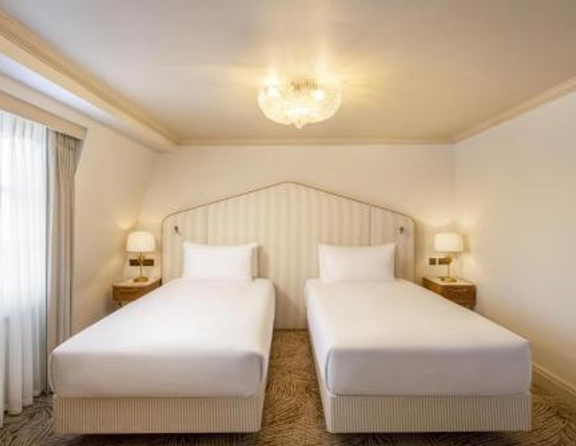 Waldorf Executive Twin Room del hotel The Waldorf Hilton, London. Foto 1