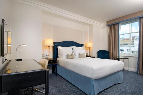Habitación Queen del hotel The Waldorf Hilton, London. Foto 4