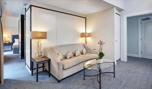Suite Hilton Executive con acceso al salón del hotel The Waldorf Hilton, London. Foto 5