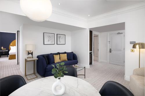 Suite King con acceso al salón del hotel The Waldorf Hilton, London. Foto 4