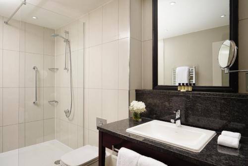 Habitación Doble Deluxe del hotel The Bailey’s Hotel London Kensington. Foto 1