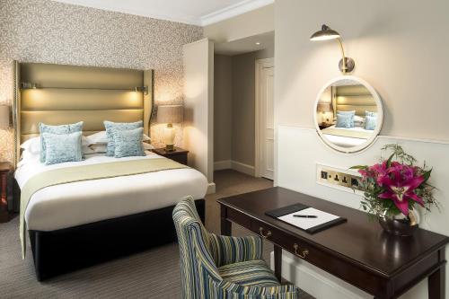 Habitación Doble Deluxe del hotel The Bailey’s Hotel London Kensington. Foto 2
