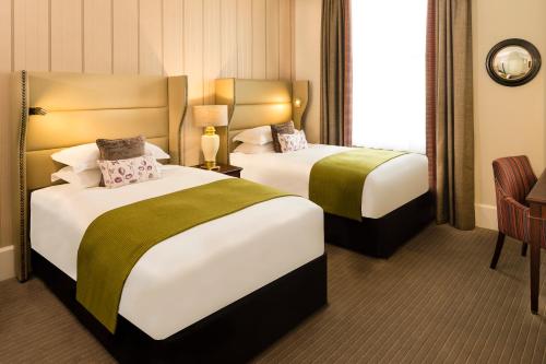 Habitación Doble Deluxe - 2 camas del hotel The Bailey’s Hotel London Kensington. Foto 1