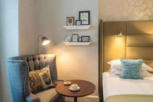 Habitación Doble Deluxe - 2 camas del hotel The Bailey’s Hotel London Kensington. Foto 2