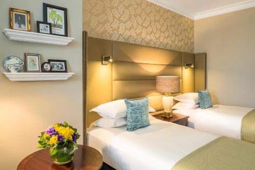 Habitación Doble Deluxe - 2 camas del hotel The Bailey’s Hotel London Kensington. Foto 3