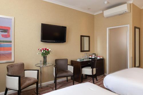 Habitación cuádruple del hotel Park Grand Hyde Park. Foto 1