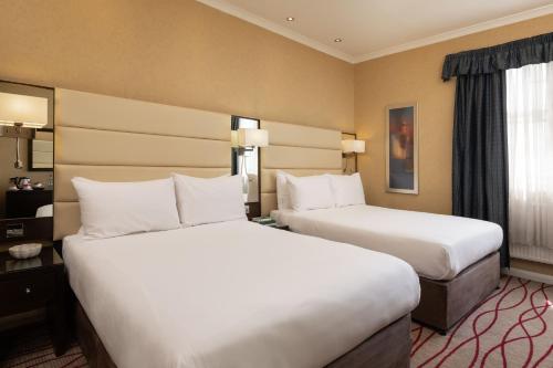 Habitación cuádruple del hotel Park Grand Hyde Park. Foto 3