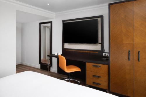 Habitación Deluxe con cama extragrande del hotel Doubletree By Hilton London - Hyde Park. Foto 1