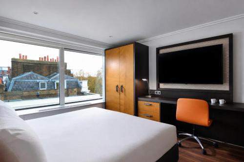 Habitación con cama grande del hotel Doubletree By Hilton London - Hyde Park. Foto 1