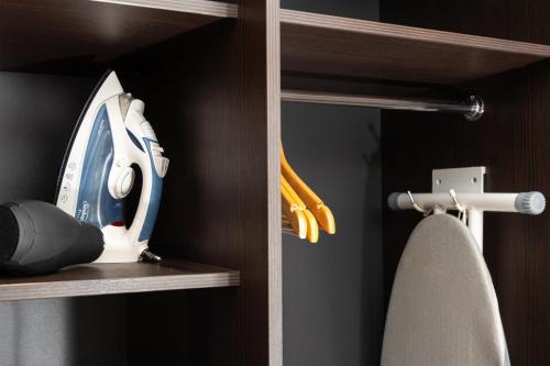 Habitación Deluxe con cama extragrande del hotel Doubletree By Hilton London - Hyde Park. Foto 4