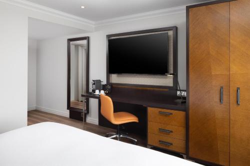 Habitación Deluxe con cama extragrande y vistas - Planta alta del hotel Doubletree By Hilton London - Hyde Park. Foto 1