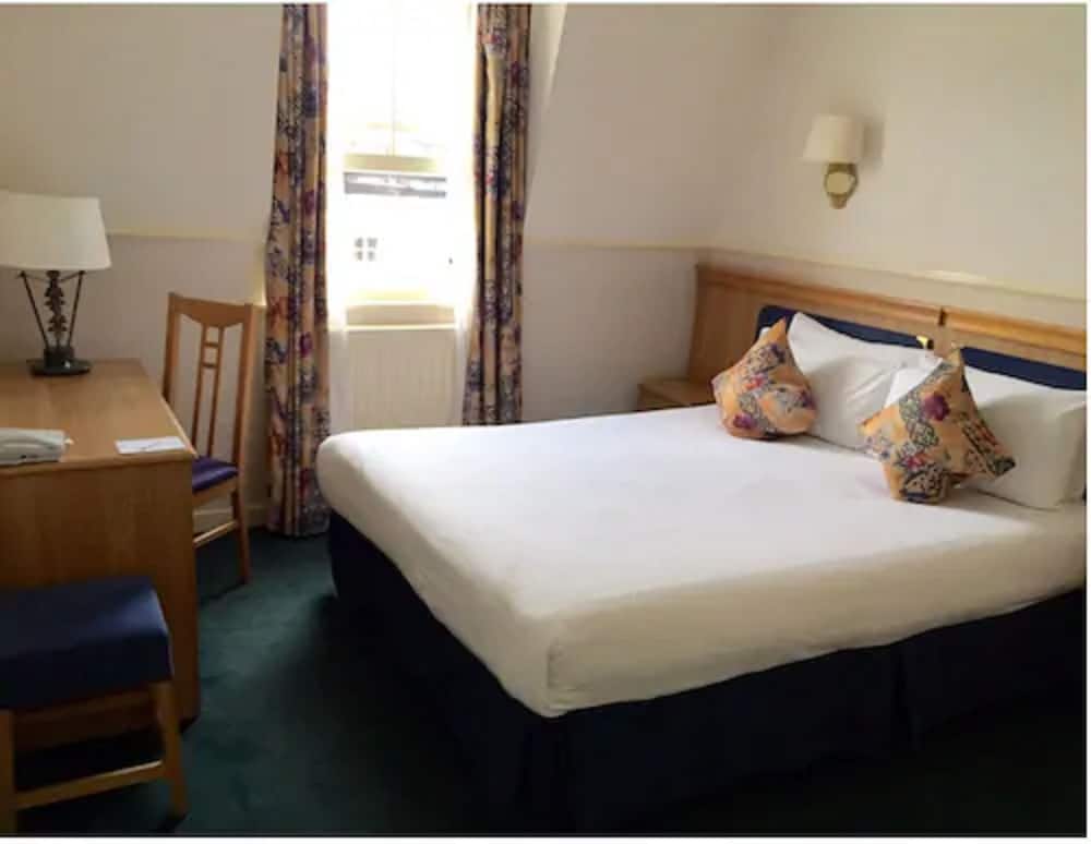 Habitación triple clásica del hotel Berjaya Eden Park London