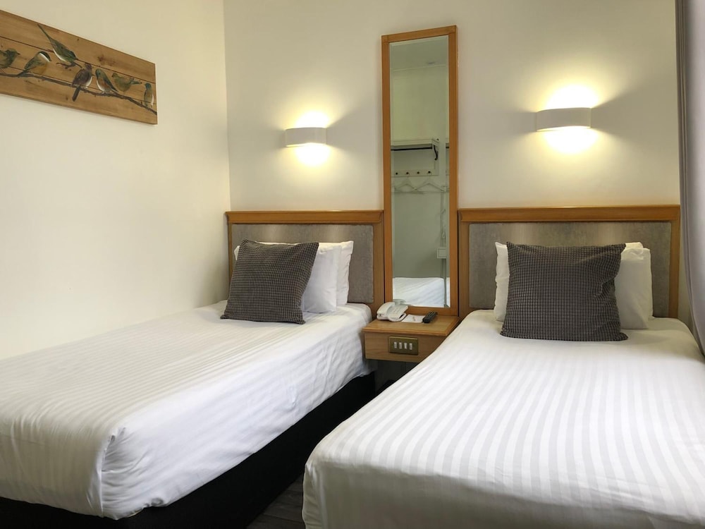 Habitación clásica con 2 camas individuales, 2 camas individuales del hotel Berjaya Eden Park London. Foto 1