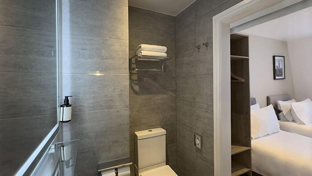 Habitación Premier con 2 camas individuales del hotel Berjaya Eden Park London. Foto 3
