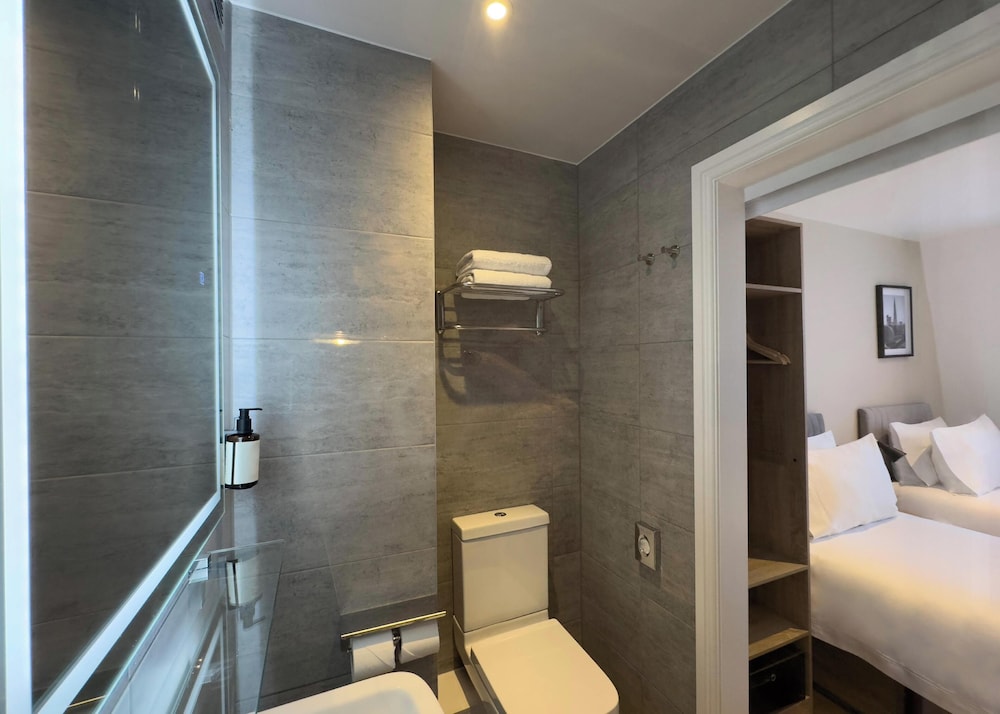 Habitación Premier con 2 camas individuales del hotel Berjaya Eden Park London. Foto 4