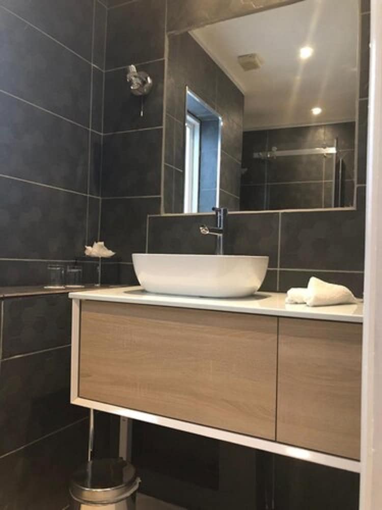 Suite, 1 cama doble del hotel Berjaya Eden Park London. Foto 6