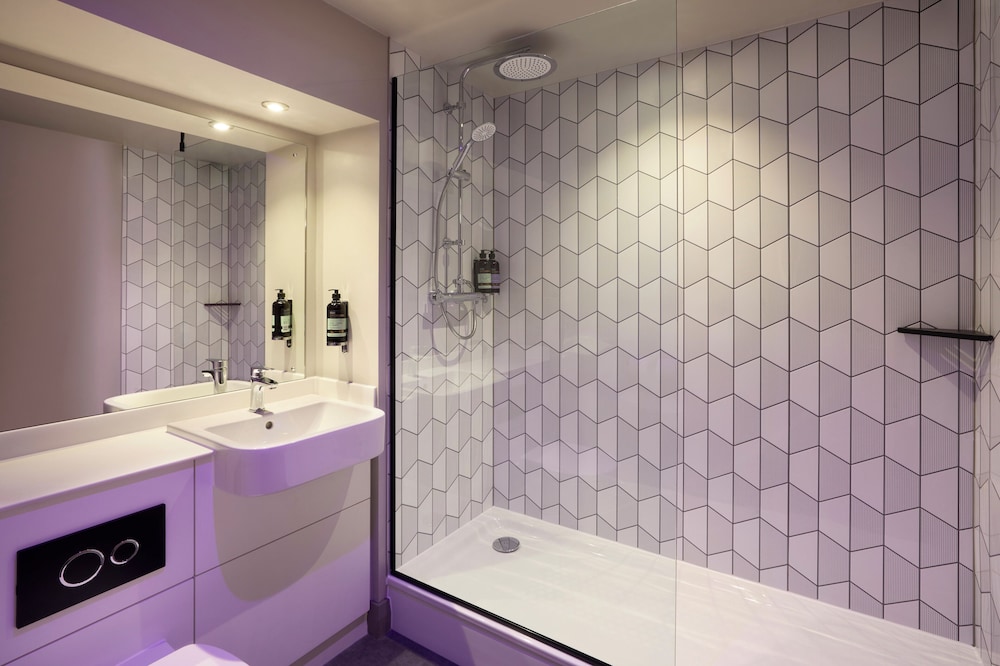 Habitación doble superior del hotel Premier Inn London Hampstead. Foto 10