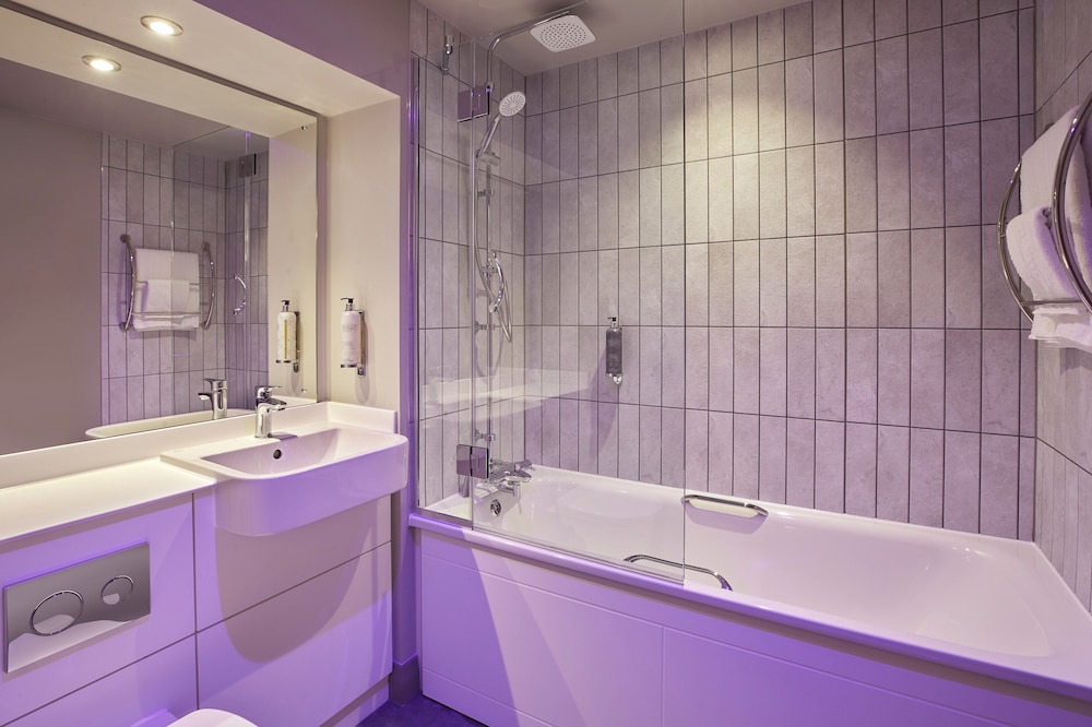 Habitación cuádruple familiar del hotel Premier Inn London Hampstead. Foto 8