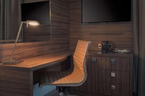 Habitación Deluxe con 2 camas grandes del hotel Doubletree By Hilton London Angel Kings Cross. Foto 3