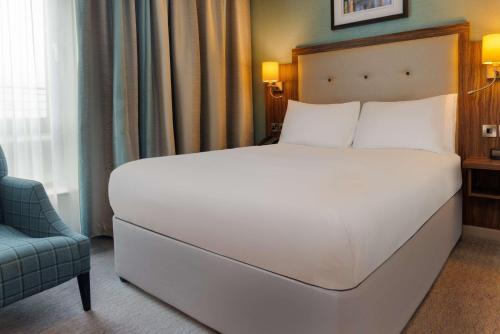 Habitación con cama grande del hotel Doubletree By Hilton London Angel Kings Cross. Foto 5