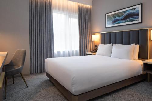 Habitación Superior - 1 cama grande del hotel Doubletree By Hilton London Angel Kings Cross. Foto 8