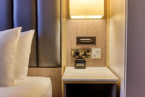 Habitación adaptada para personas de movilidad reducida - 1 cama grande del hotel Doubletree By Hilton London Angel Kings Cross. Foto 9