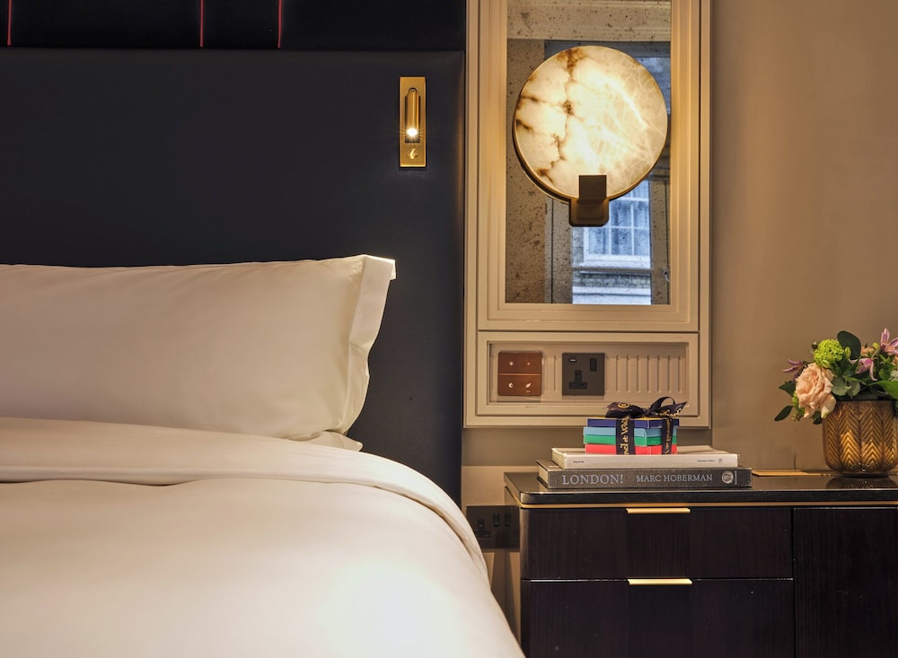 Habitación Deluxe del hotel The Mayfair Townhouse. Foto 3