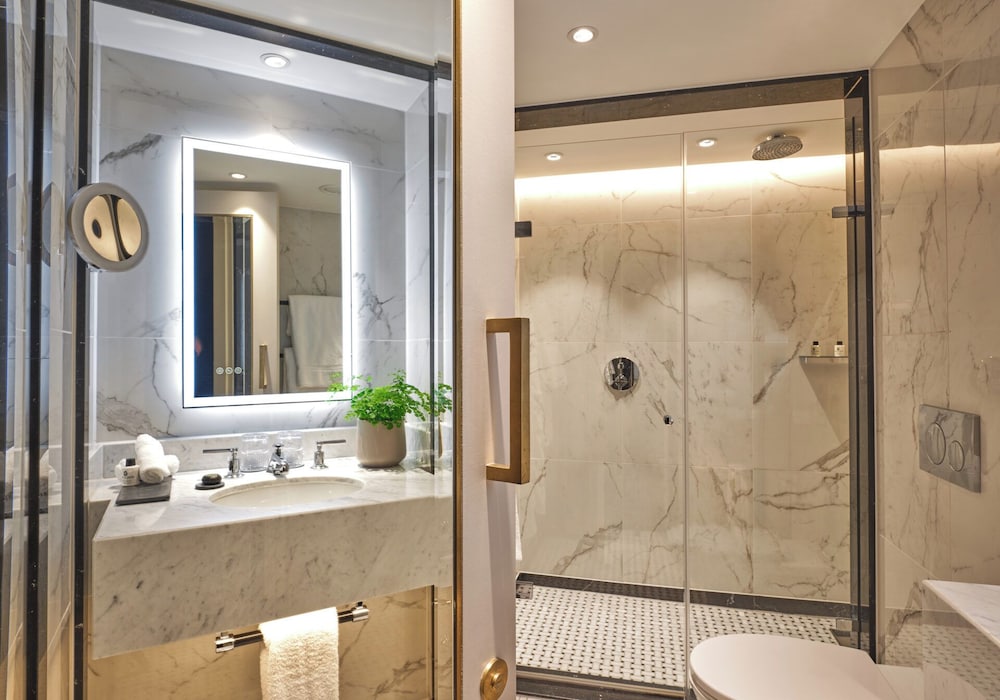 Habitación Deluxe del hotel The Mayfair Townhouse. Foto 4