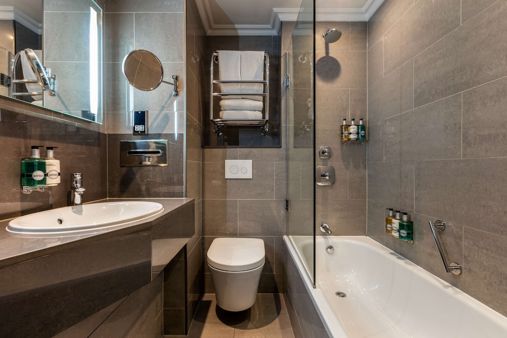 Habitación Deluxe, 1 cama de matrimonio grande del hotel Radisson Blu , London Mercer Street. Foto 3
