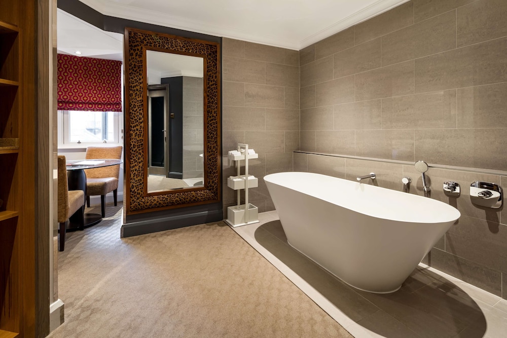 Suite, en esquina del hotel Radisson Blu , London Mercer Street. Foto 14
