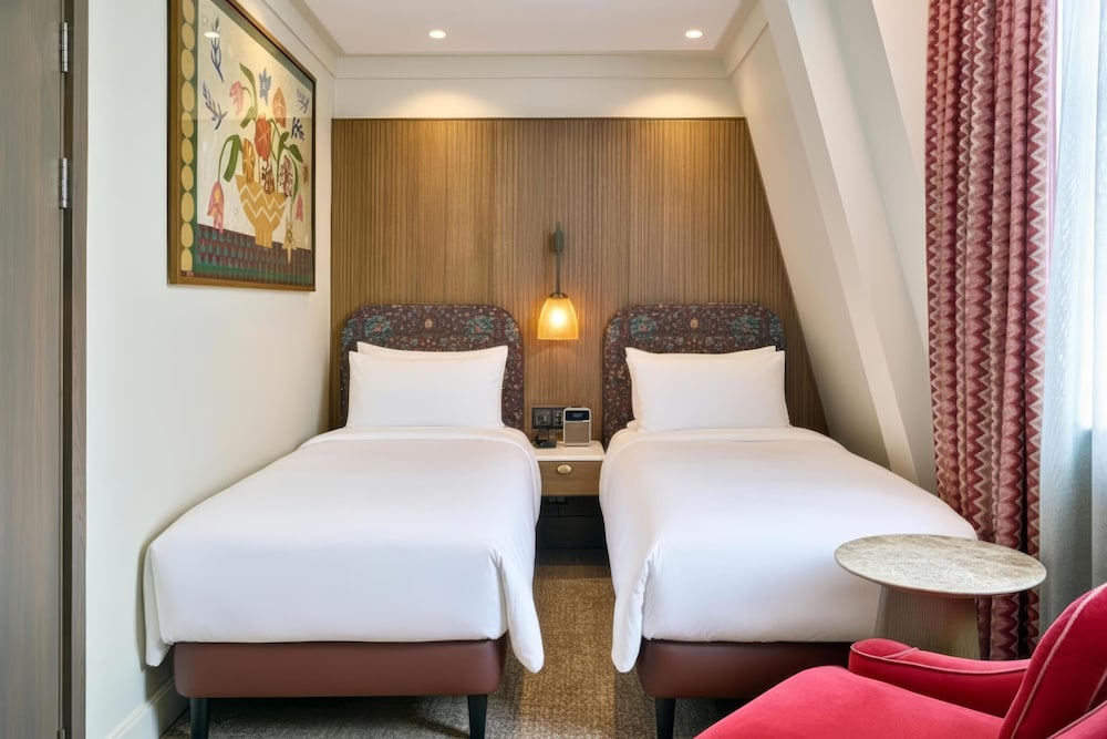 Habitación superior con 2 camas individuales del hotel Radisson Blu , London Mercer Street