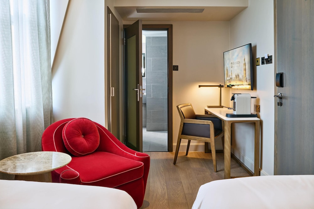 Habitación superior con 2 camas individuales del hotel Radisson Blu , London Mercer Street. Foto 1