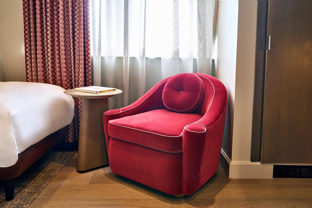 Habitación superior con 2 camas individuales del hotel Radisson Blu , London Mercer Street. Foto 3